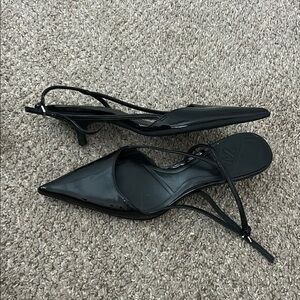 Black kitten heels